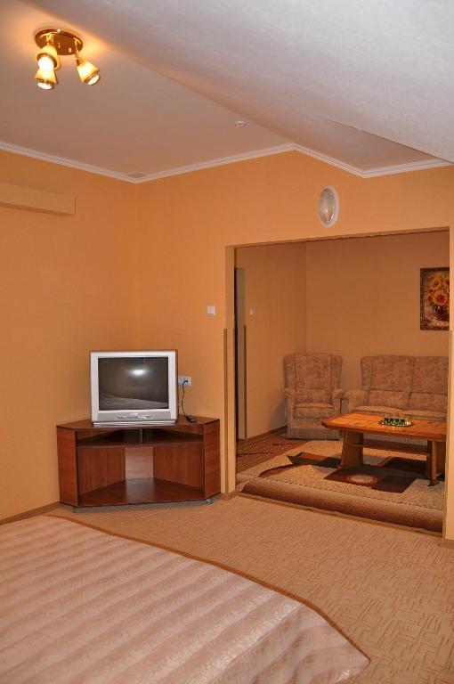 Focus Hotel คุสท์ ภายนอก รูปภาพ