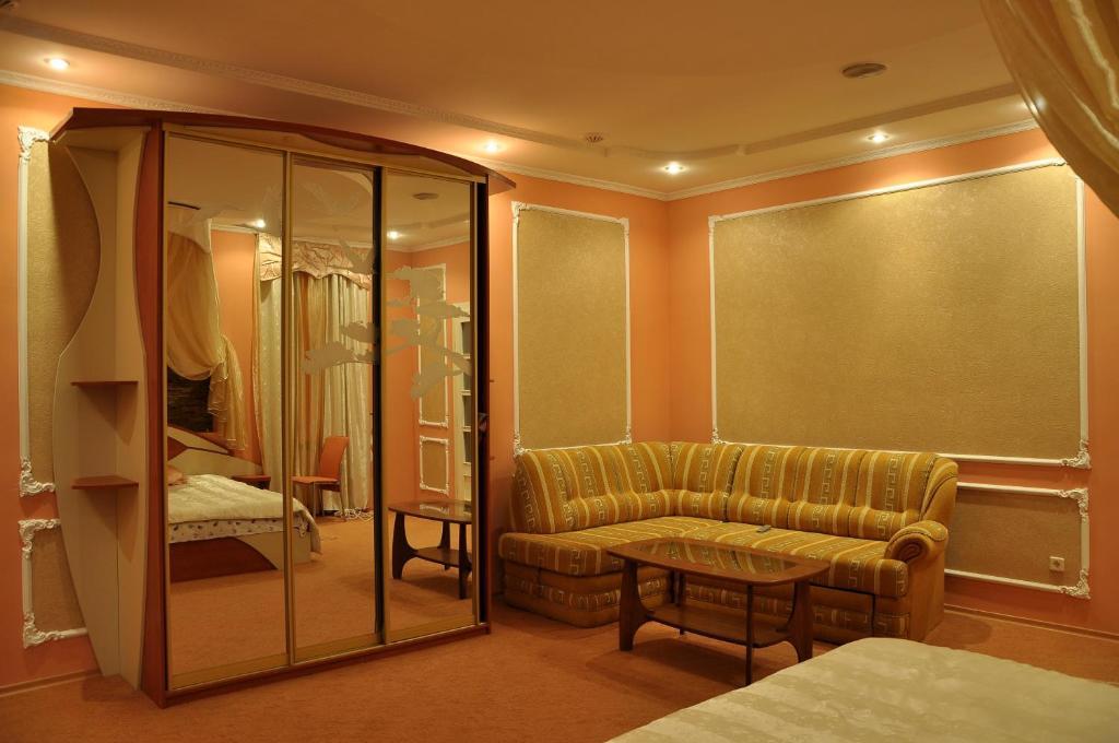 Focus Hotel คุสท์ ภายนอก รูปภาพ