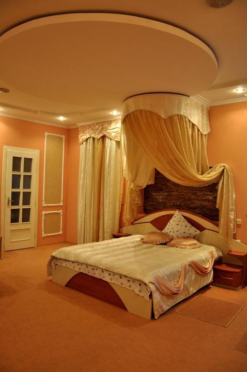 Focus Hotel คุสท์ ภายนอก รูปภาพ