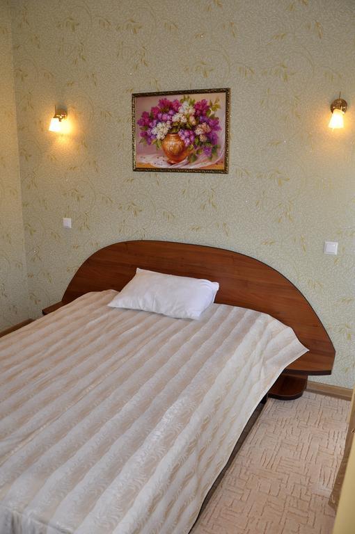 Focus Hotel คุสท์ ภายนอก รูปภาพ